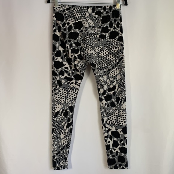Nike Black, Grey & White Splotchy Print Leggings - Picture 5 of 7